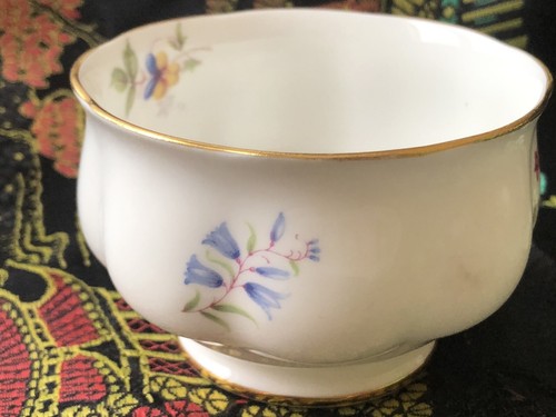 Royal Albert summer flowers 3.75”Open Sugar Condiment Bowl Bone China England - Imagen 2 de 4