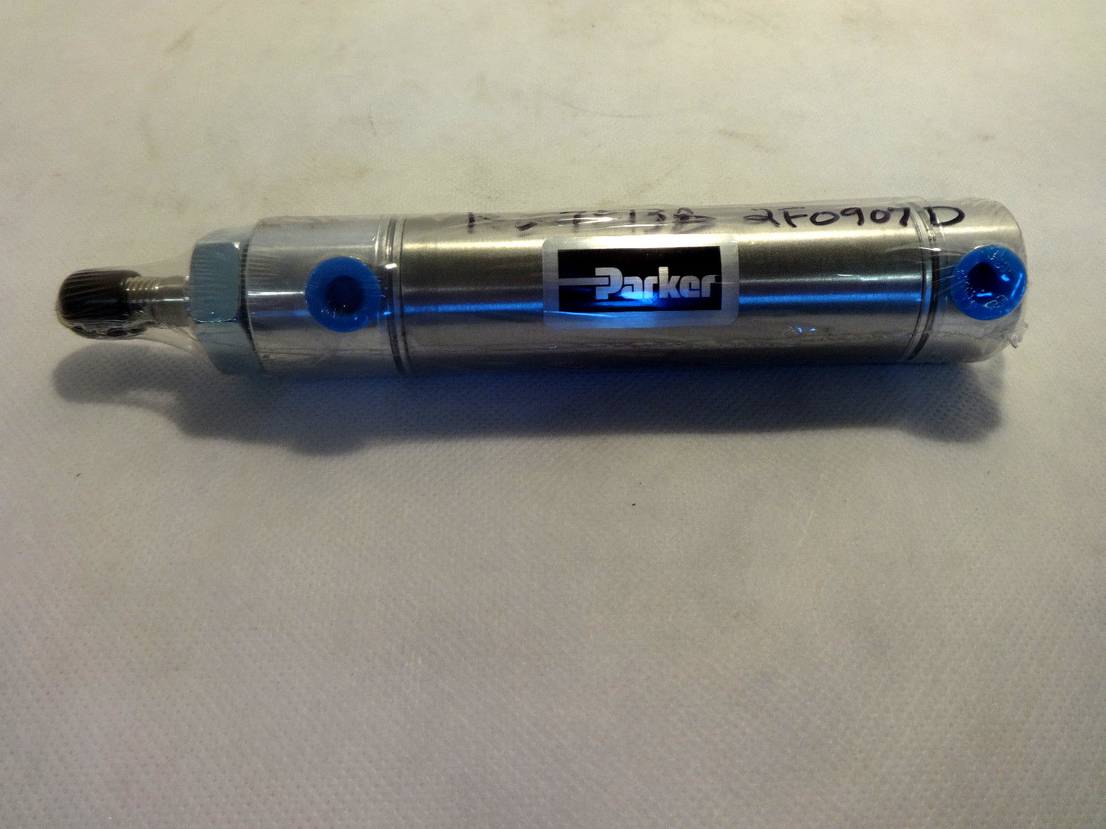 NEW IN FACTORY PACKAGE PARKER 01.25 CDSRMC 2.500 PNEUMATIC CYLINDER