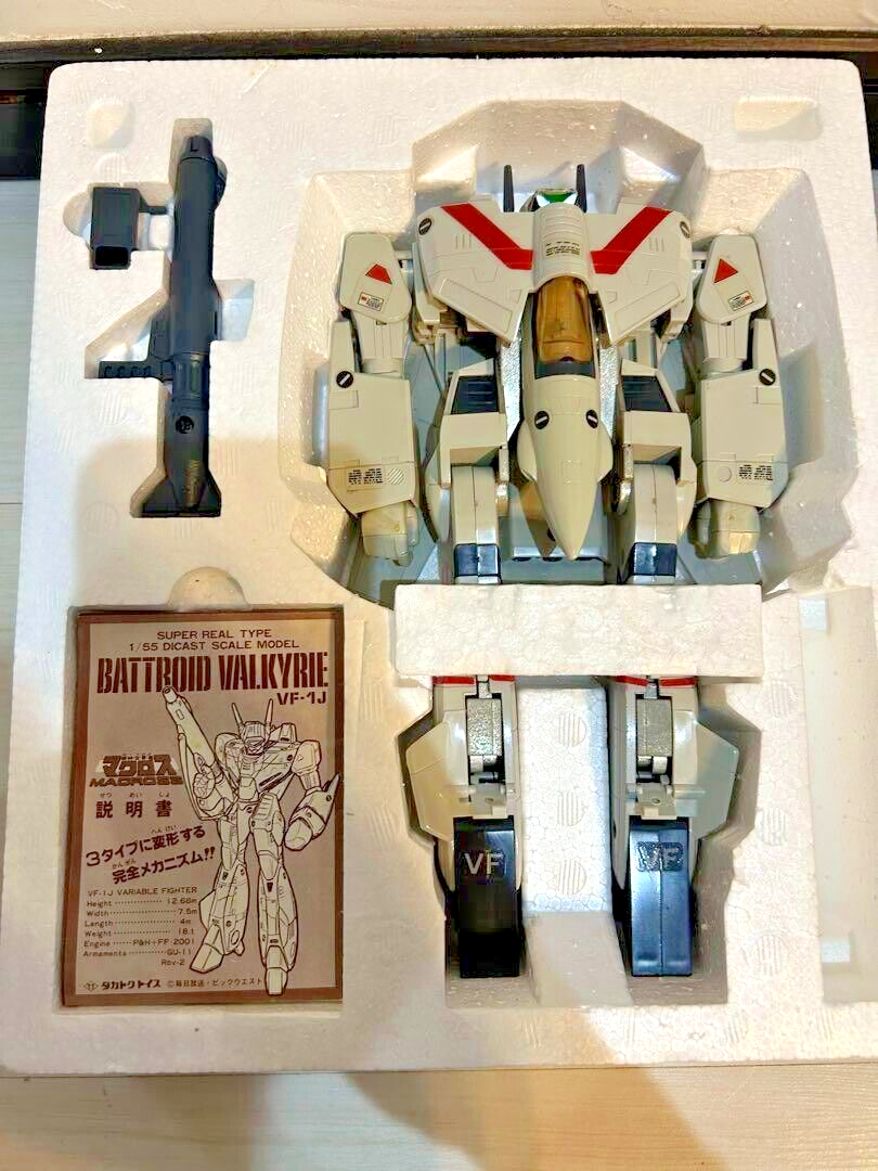 Takatoku Macross Variable Fighter VF1J Battroid Valkyrie 1/55 Figure