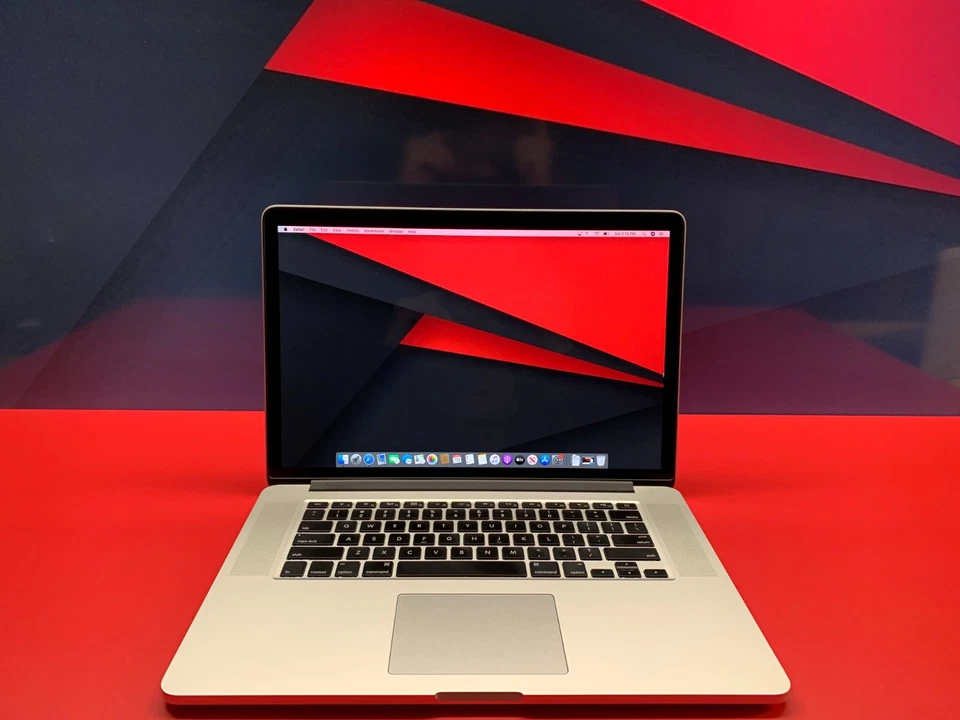 Apple MacBook Pro 15" - NEW SSD 4TB - 16GB RAM - 3.4GHz i7 - Monterey - STAIN - Image 3 of 4