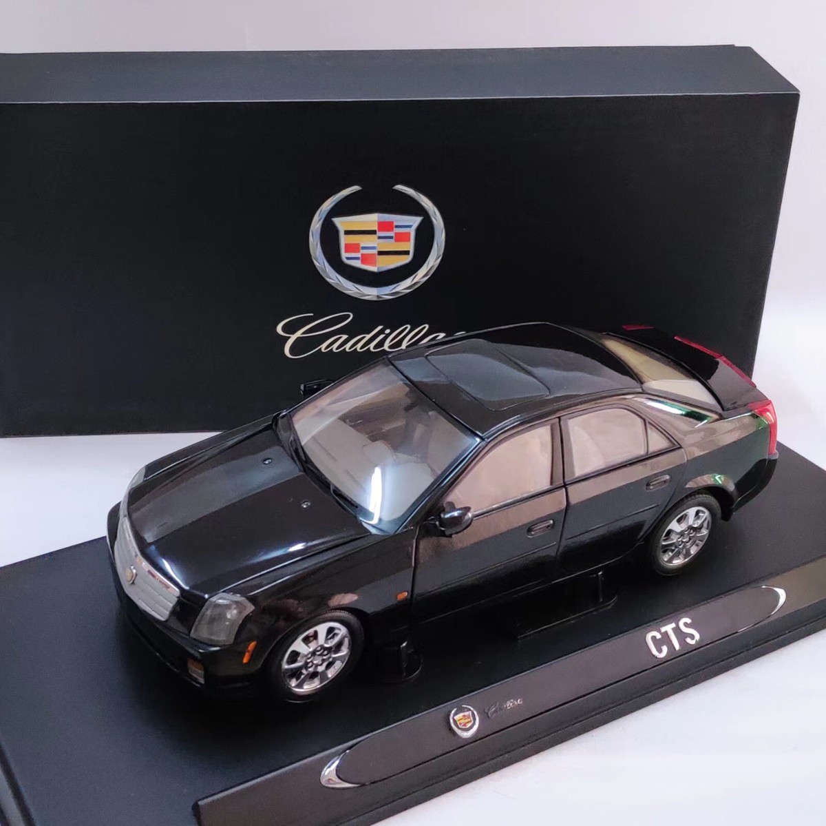 1/18 Cadillac CTS / 2004 China SAIC GM Dealer diecast model