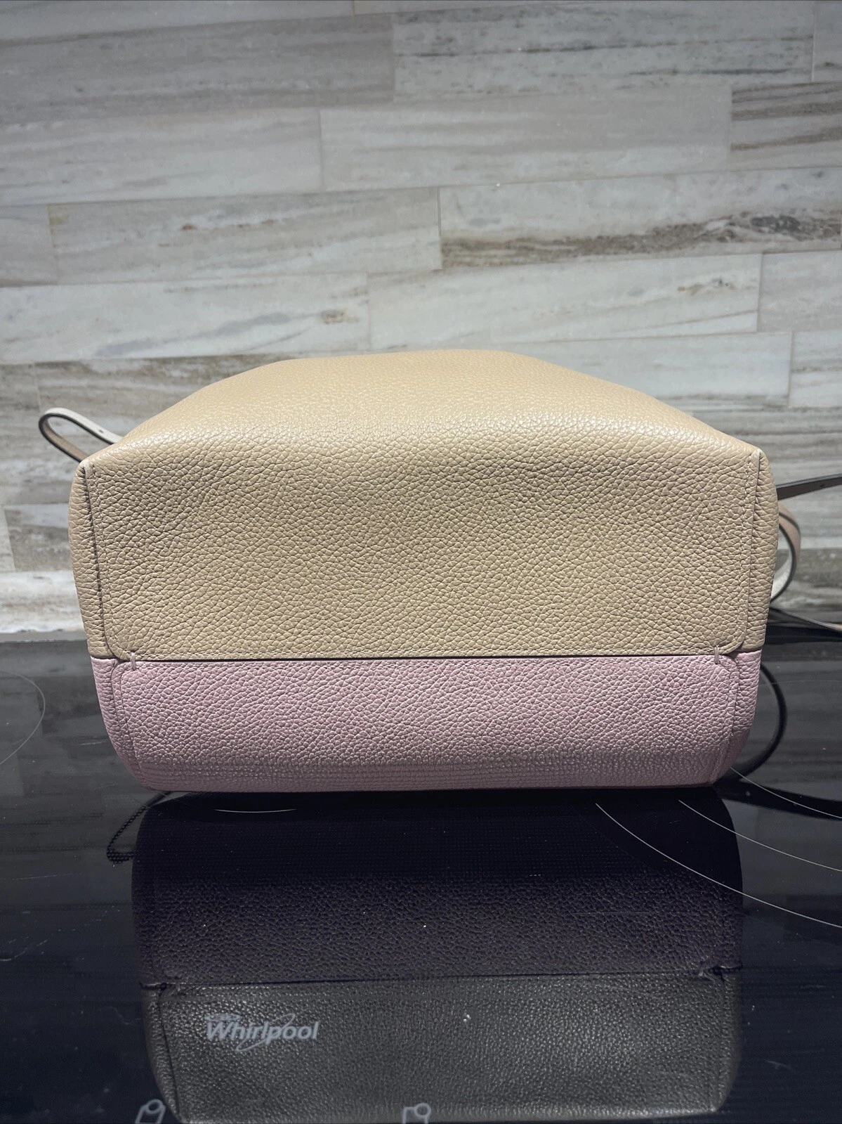 Borsa Coach in pelle colore blocco Charlie usata delicatamente non fumatori rosa beige