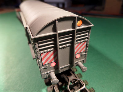 TRAIN.HO. PLATINE FEUX FIN DE CONVOI. 2 LEDS ROUGES TRANSLUCIDES. 3 mm