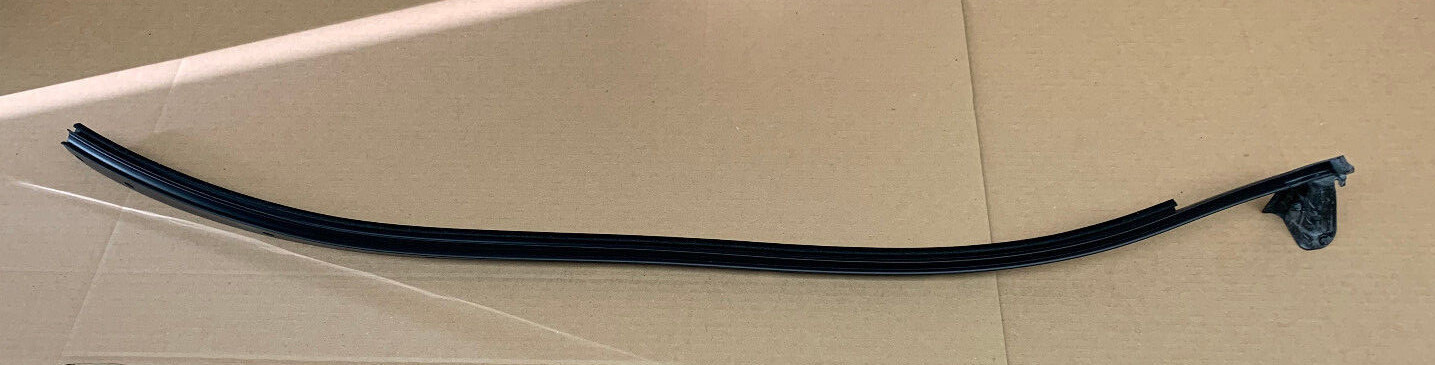 08-15 Audi R8 VW Right Inner Door Window Belt Weather Strip Seal 420837478B OEM