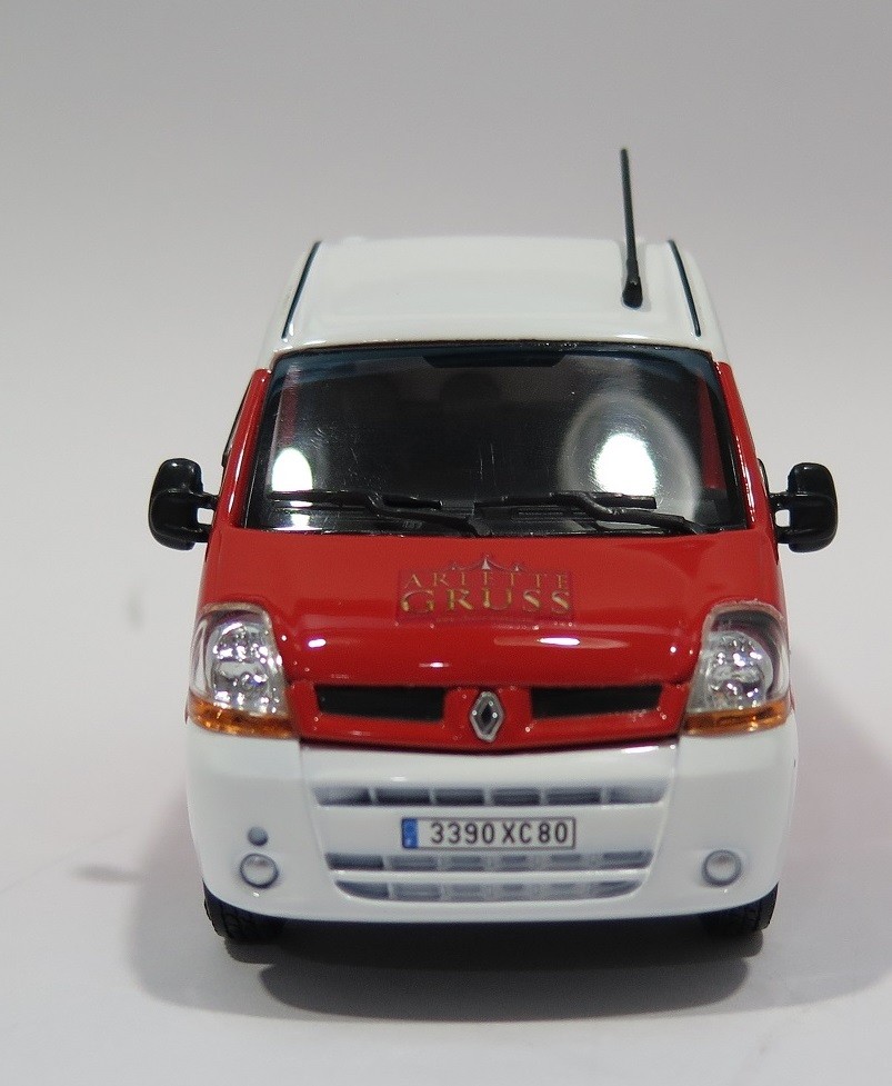 Camion Renault Master Cirque Arlette Gruss 2011 Eligor rouge miniature 1/43