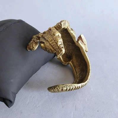 Bracelet manchette bronze doré à motif d'alligator -Bernard Delettrez style - Photo 1/4