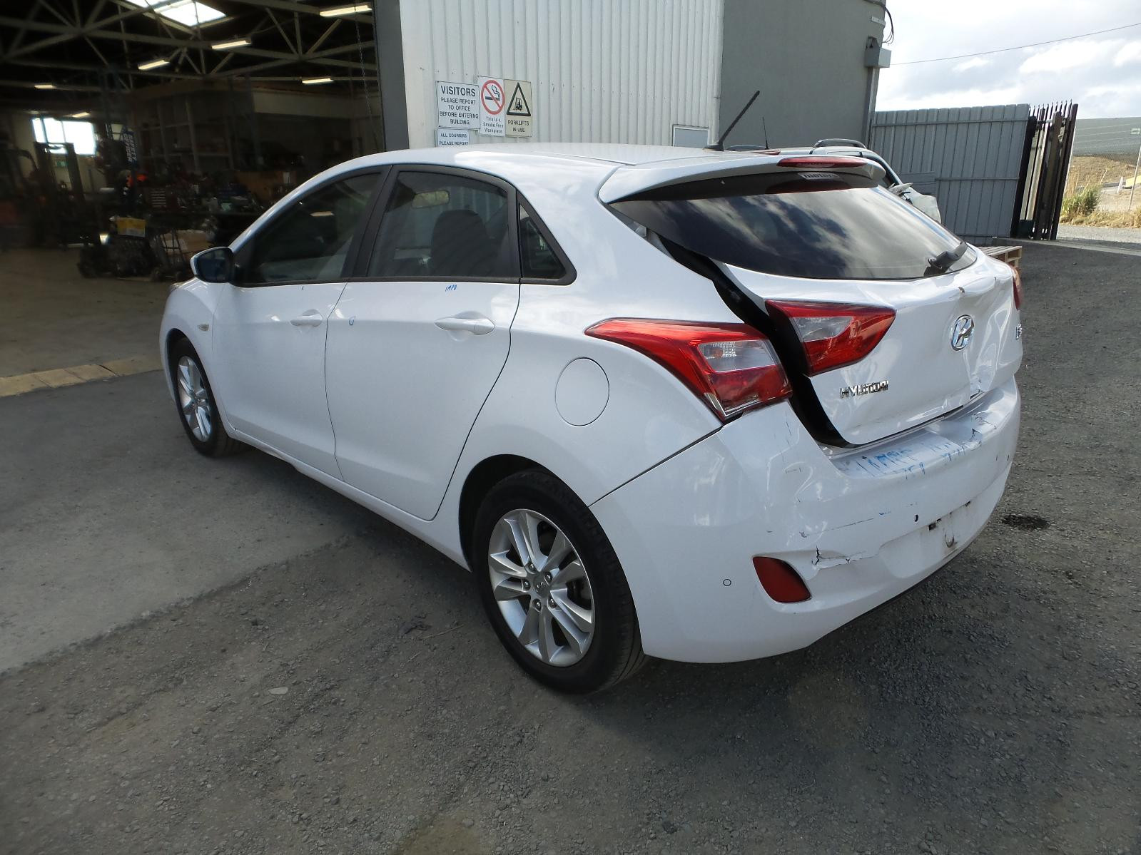 2013 Hyundai I30 WASHER BOTTLE GD 5DR HATCH NON H/LAMP WASHER/SENSOR 03/12-03/15 image 5
