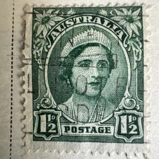 Rare - Australia Postage Stamps - GREEN - Queen Elizabeth 1 /  1/2D