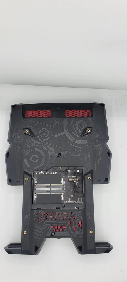 Mochila para juegos MSI VR One MS-1T21 i7 7ª generación Geforce GTX 1070 sin probar Foto 2 de 2