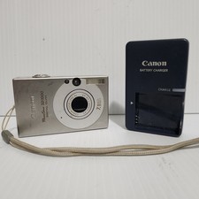 Canon PowerShot Digital ELPH SD1000 7.1MP Digital Camera Silver Works w/ Charger