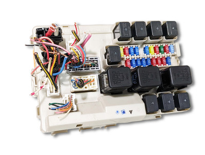 NISSAN 350Z INFINITI G35  ENGINE COMPARTMENT FUSE BOX, FUSEBOX RELAY MODULE OEM