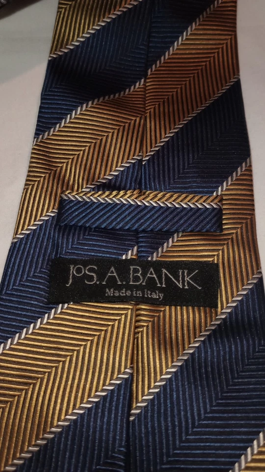 Jos. A. Corbata Banks para hombre colección Signature seda rayas azul marino dorado Foto 3 de 4