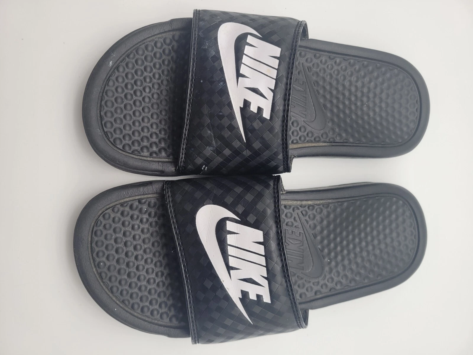 Sandali da donna Nike Benassi JDI slip on slides bianchi e neri 343881 011 taglia 6