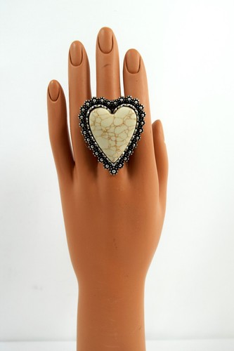 Chunky Heart Howlite Stone Statement Ring – Adjustable Bold Y2K Fashion Ring - Picture 6 of 20