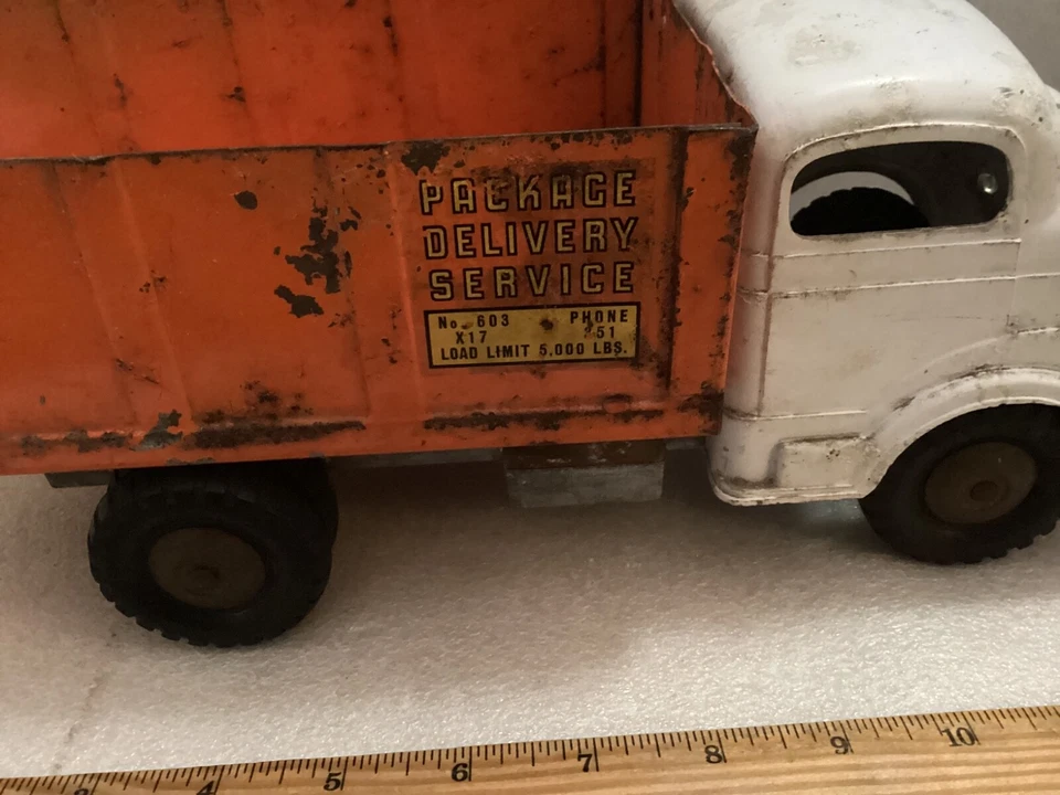 VINTAGE STRUCTO QQPACKAGE DELIVERY TRUCK - Image 3 of 4