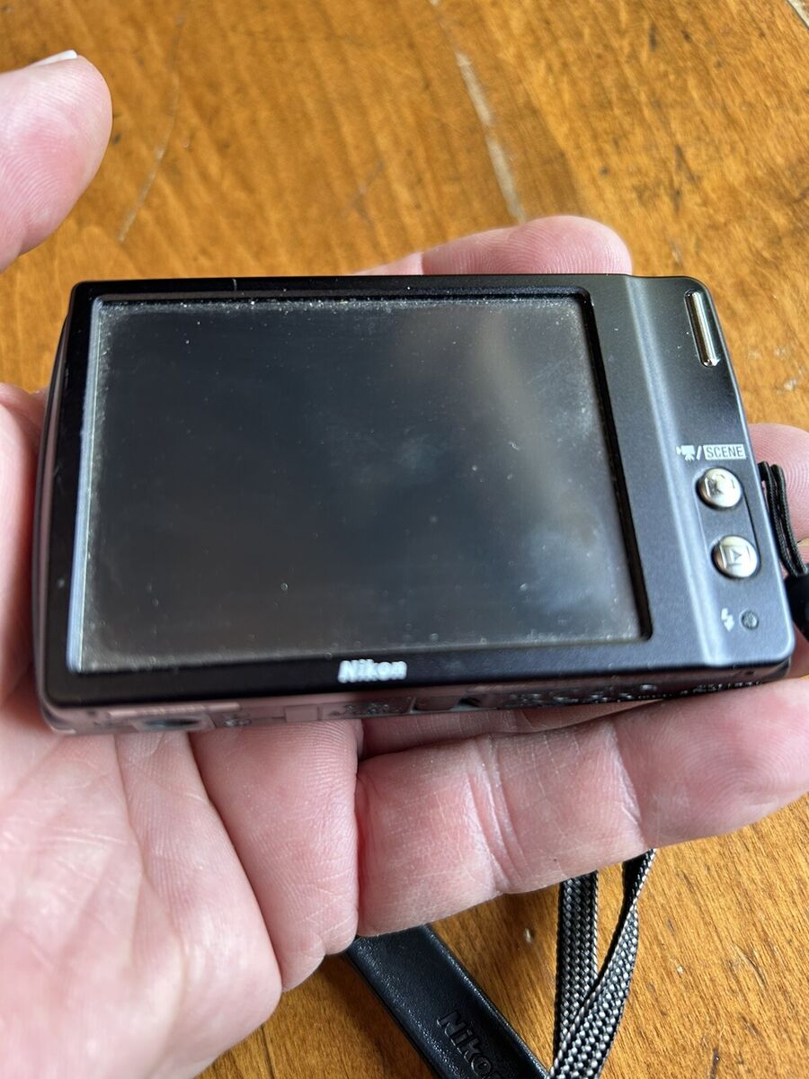 Nikon Coolpix S230 10 Megapixel 3 inch LCD Touch Screen Nikon Coolpix S230 10 Megapixel 3 inch LCD Touch Screen