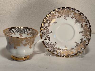 Vintage Royal Albert Cup & Saucer England Bone China (Z-101)