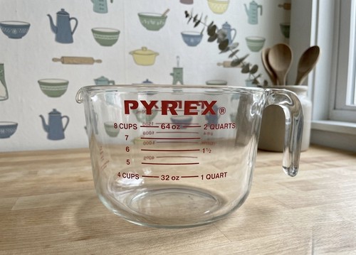 Vintage Pyrex 564 Measuring Cup 2 Liters 8 Cups 2 Qts Red Letters Corning NY