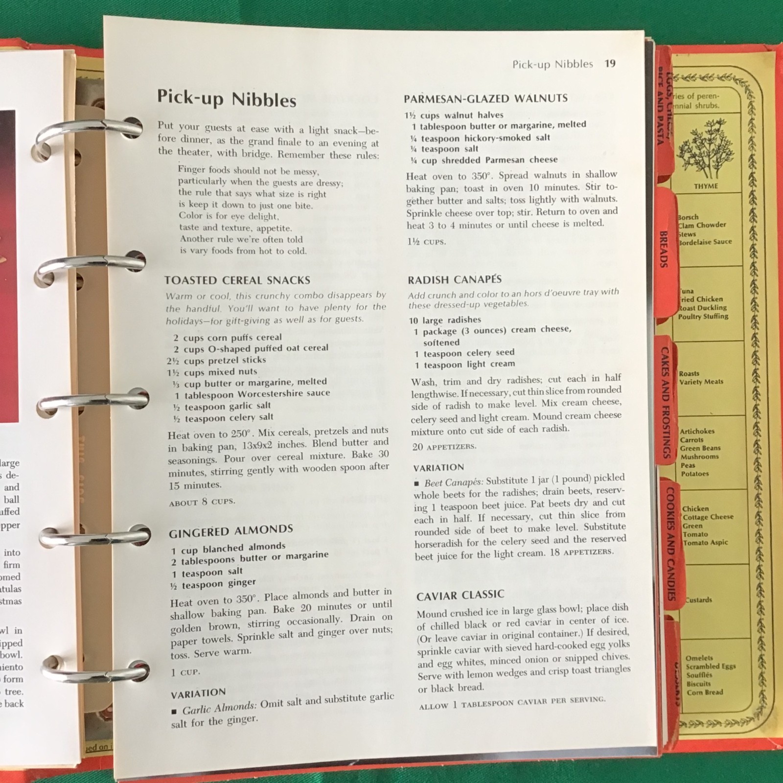 Betty Crocker's Red Pie  Vtg 1975 5-Ring Binder Hardcover Cookbook