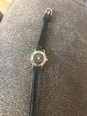 Schöne Vintage Gitano Goldfarbene Quarz Damen Uhr Mit Strass Lünette Gebraucht