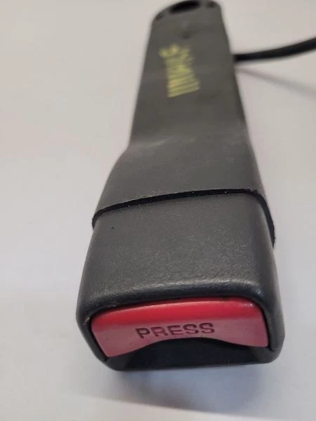 2003-07 GMC SIERRA 1500 PICKUP RH RIGHT FRONT PASSENGER SEAT BELT BUCKLE Foto 2 de 4