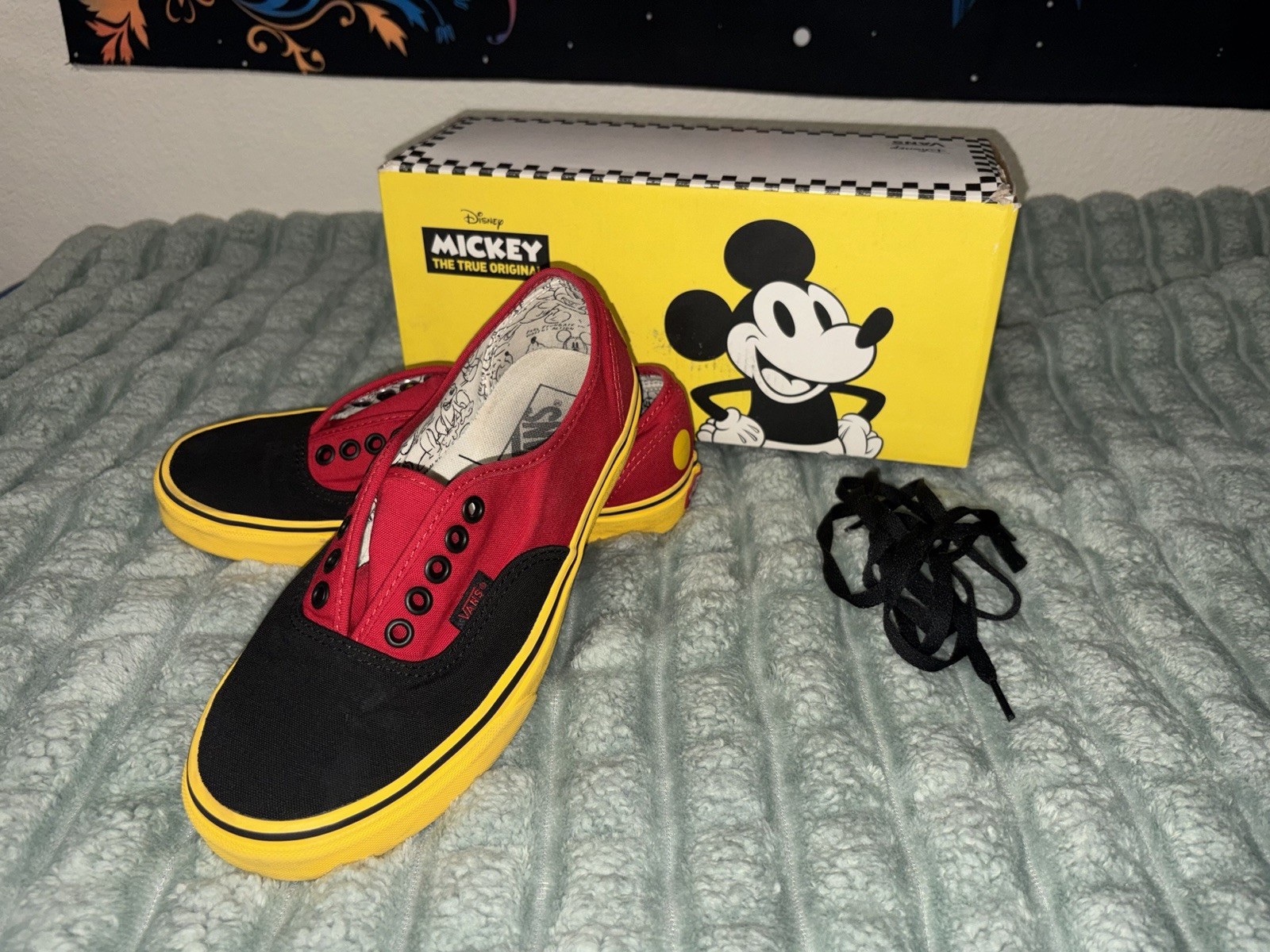 VANS Authentic Disney x Mickey Mouse Colorblock Canvas Sneak