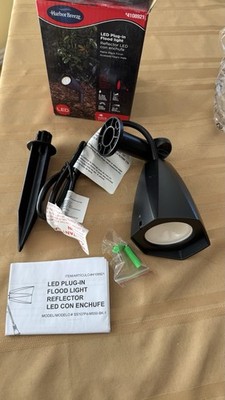 New In Box!! LED Plug-In Flood Light For Outdoor Yard / Garden Usage