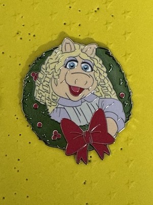 Disney Muppet Christmas Carol - Miss Piggy as Belinda Cratchit Pin LE3500 