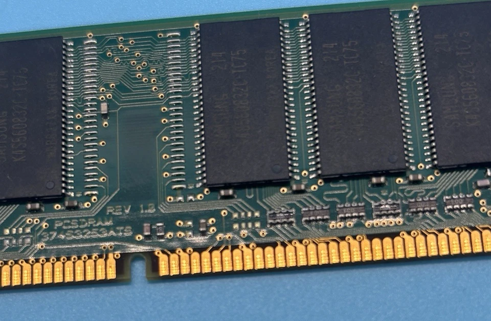 M366S3253CTS-C7A Samsung 256MB SDRAM Non ECC PC-133 133Mhz - Image 4 of 4