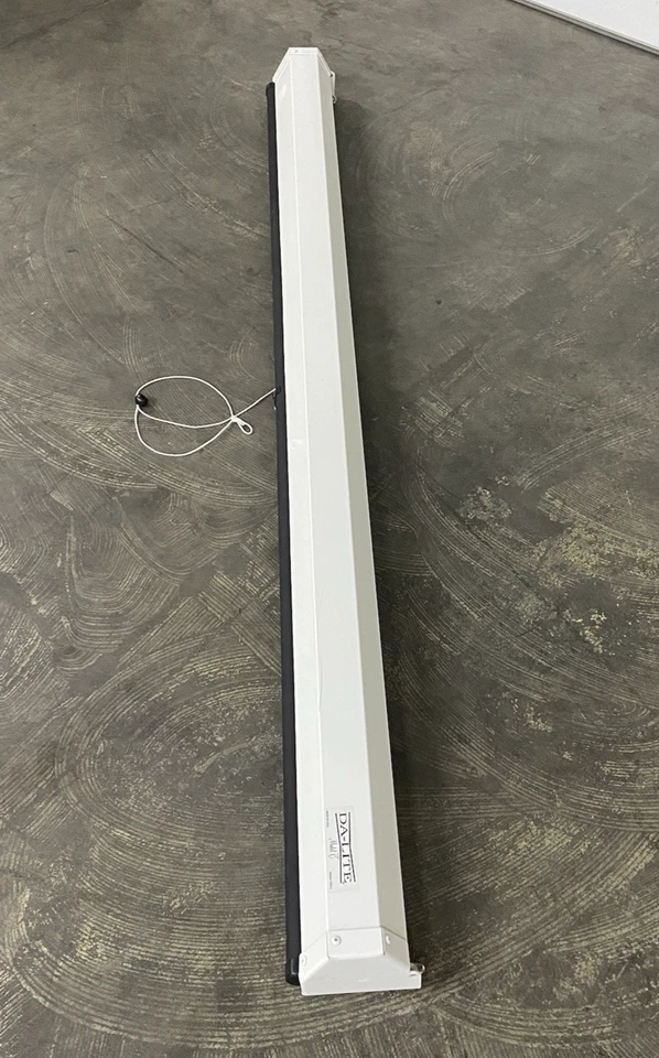 Pantalla de Proyección Manual Da-Lite Modelo C 96" 16:10 - Tensor Roto Foto 2 de 4