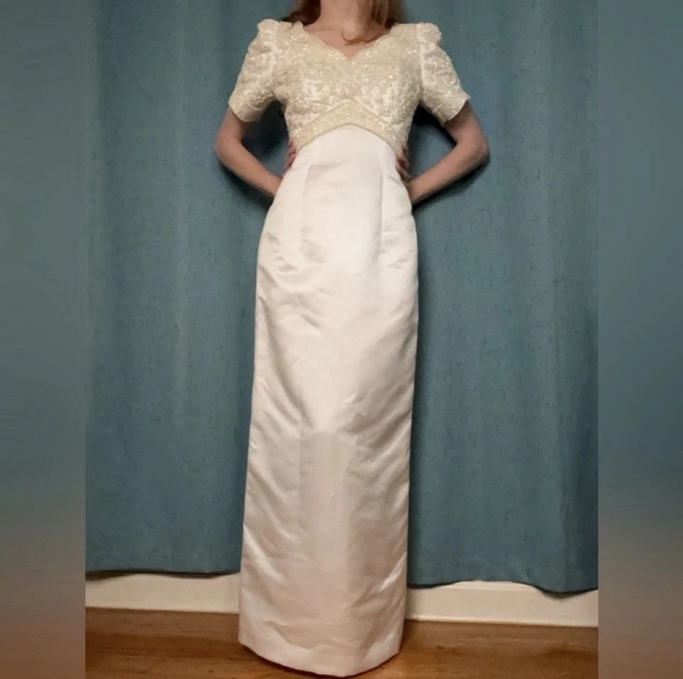 Vintage 1990/1980 Beaded Gloria Vanderbilt Wedding dress - excellent condition - Image 2 of 4