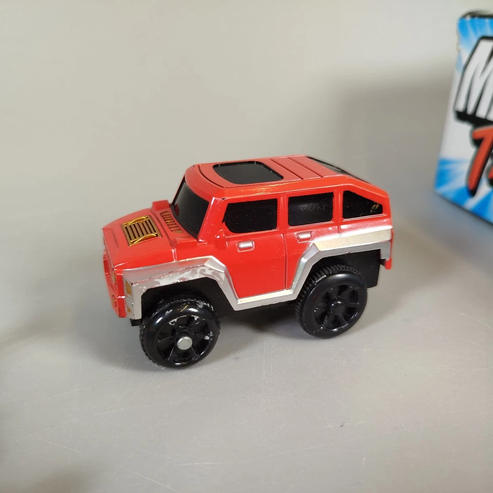 Flexibles Magic Tracks Rennbahnset - 220 Teile, leuchtet im Dunkeln - Bild 3 von 4