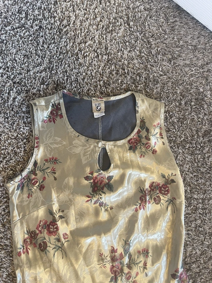 1990s MGR 7/8 Women's Gold/Maroon Silk Style Keyhole Floral Vintage Mini Dress - Image 4 of 4