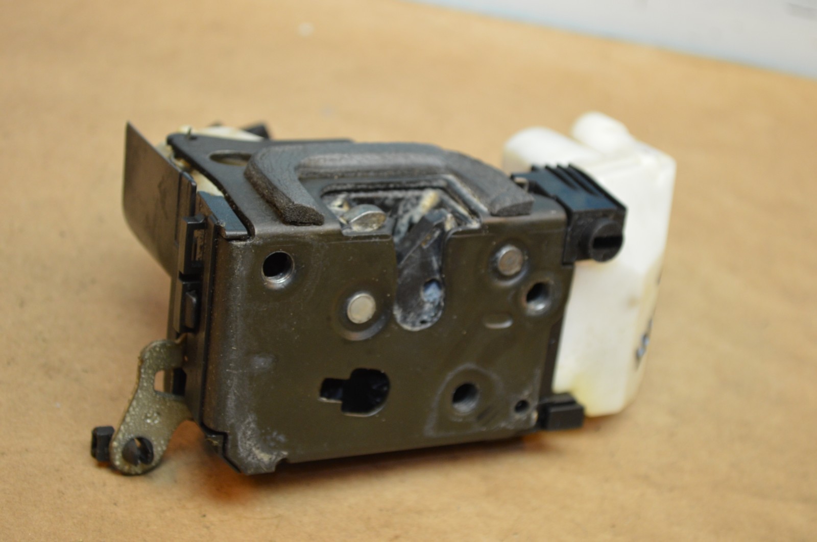 05-09 BENTLEY ARNAGE T REAR LEFT DRIVER DOOR LOCK UNLOCK ACTUATOR OEM