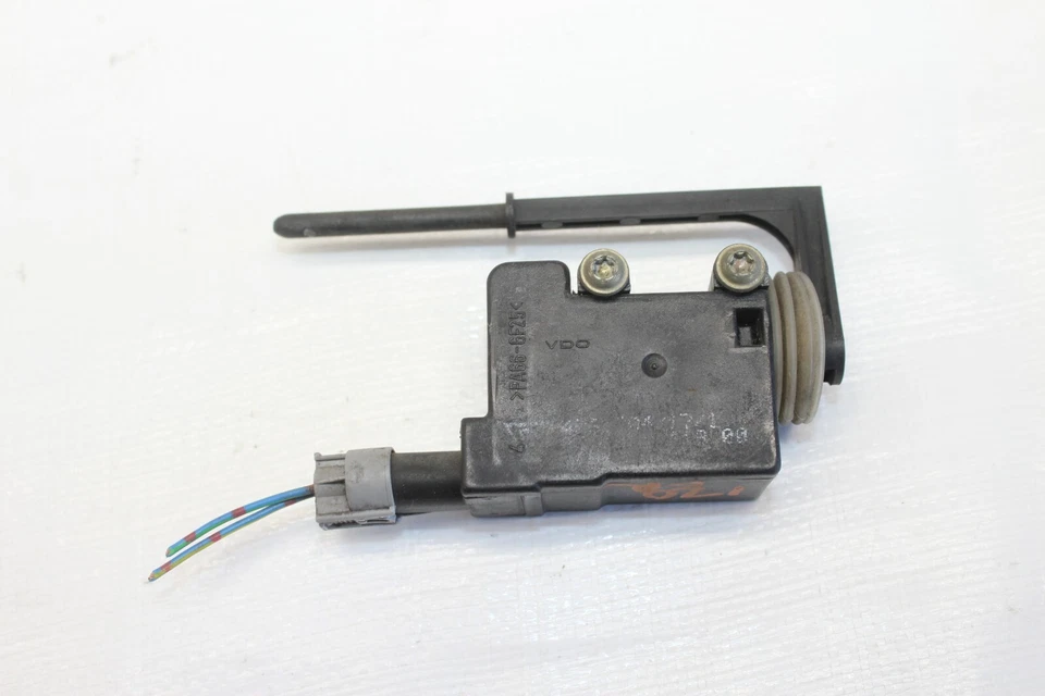 2001 PORSCHE BOXSTER 986 CONVERTIBLE #170 GAS LID LOCK ACTUATOR Foto 2 de 4