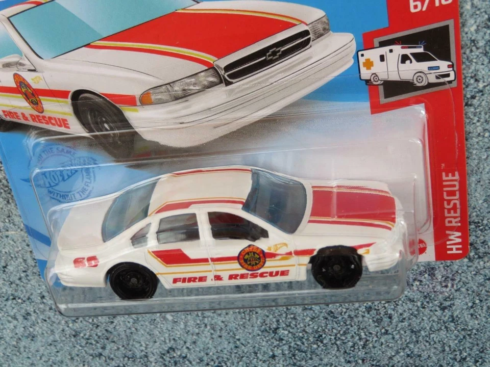 Hot wheels 2021 #227/250 1996 CHEVROLET IMPALA SS white @N - Image 2 of 2