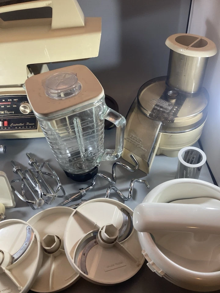 Oster Regency Kitchen Center: Mixer, Meat Grinder, Blender, Food Processors 564A - Image 4 of 4