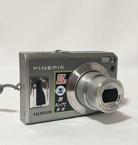 Used FUJIFILM Finepix F31fd digital camera - Picture 8 of 11