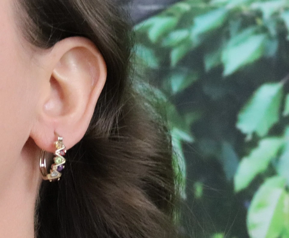 Pendientes de aro de oro de 18k sobre plata de ley con múltiples piedras preciosas naturales de 7/8" Foto 4 de 4