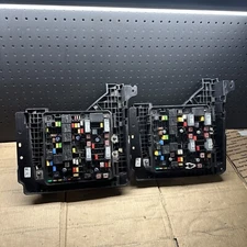 Freightliner Power Distribution Module VPDM Fuse Panel A06-90283-001 ( LOT OF 2)