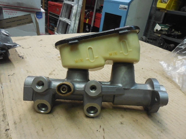 1983 - 1986 Fits Buick Century Brake Master Cylinder MC 39424 130.62052 - Image 2 of 4
