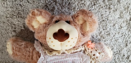 Vtg Furskins Stuffed Bear 22" Xavier Roberts Girl Country Apron Crochet Scarf - Picture 6 of 9