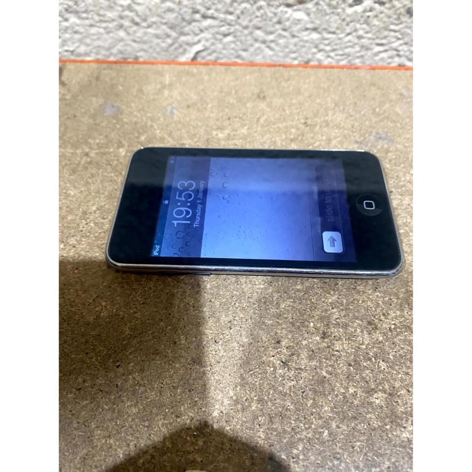 Apple iPod Touch (3rd-Gen) A1318 MP3 Media Player Silver 3.5" Screen - For Parts - Image 4 of 4