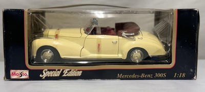 Maisto 1955 Mercedes Benz 300 SLR Uhlenhaut 1:18 Diecast Car White