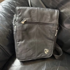 Heys Black Leather Travelmate  Crossbody Sling Bag Trekker Carry All - Vintage