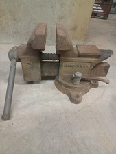 3 1/2" jaw bench vise