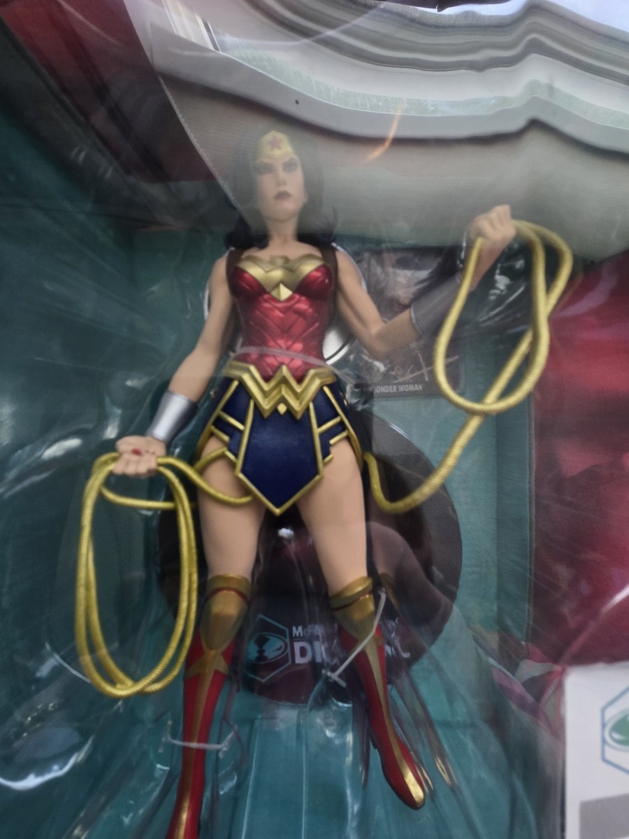 Wonder Woman by Jim Lee 1:6 Posed Figure with McFarlane Toys