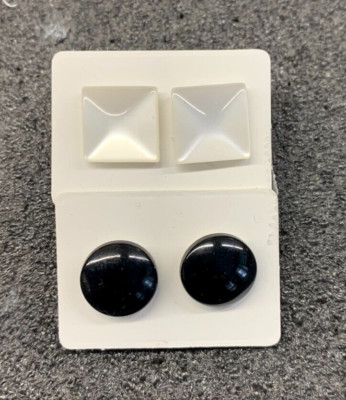 2 Paar flache eckige opake weiß/schwarz versilberte 12mm Acryl Ohrringe