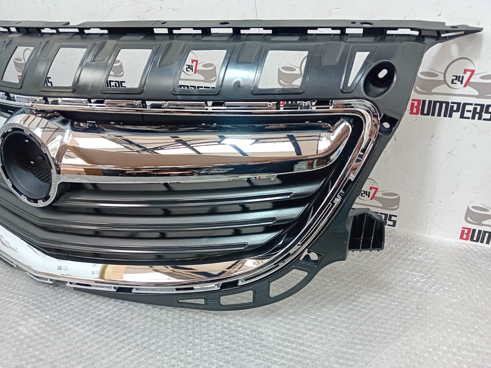 VAUXHALL INSIGNIA 20142017 FACELIFT FRONT BUMPER TOP GRILL + CHROME TRIMS eBay