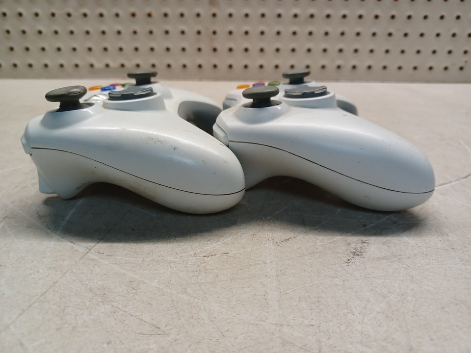 LOT of 7 Xbox 360 Wireless Controllers Microsoft Black and White